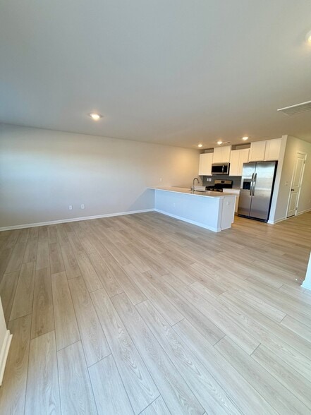 Building Photo - 401 Mopar Ln