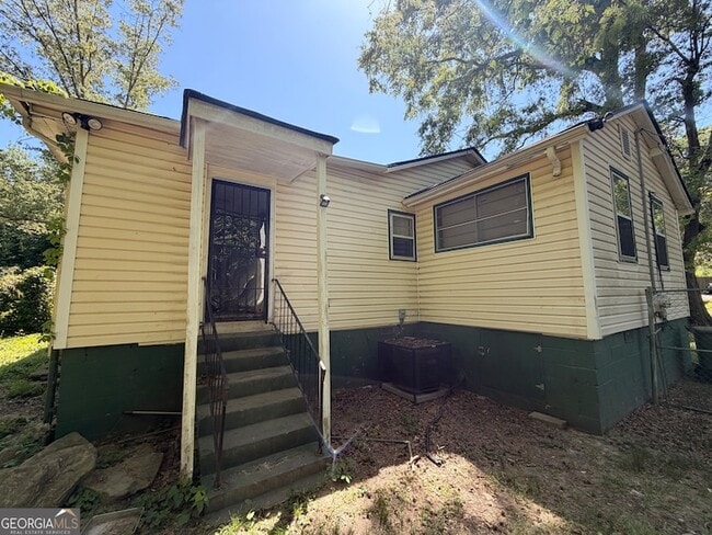 Building Photo - 2203 Tiger Flowers Dr NW
