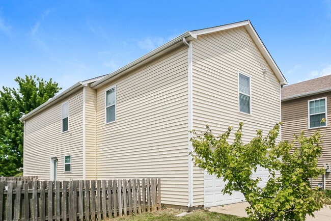 Building Photo - 12163 Maize Dr