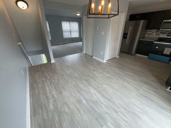 Building Photo - Townhouse