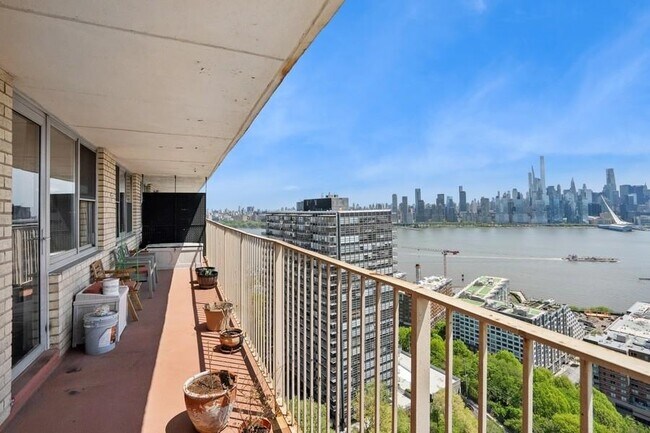 Building Photo - 6040 BLVD E