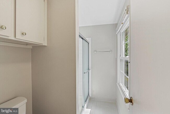 Building Photo - 5847 New England Woods Dr