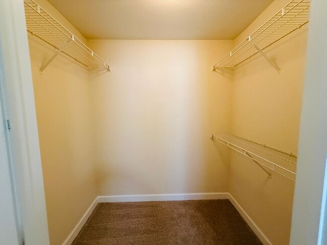Building Photo - 18557 Bridle Club Dr
