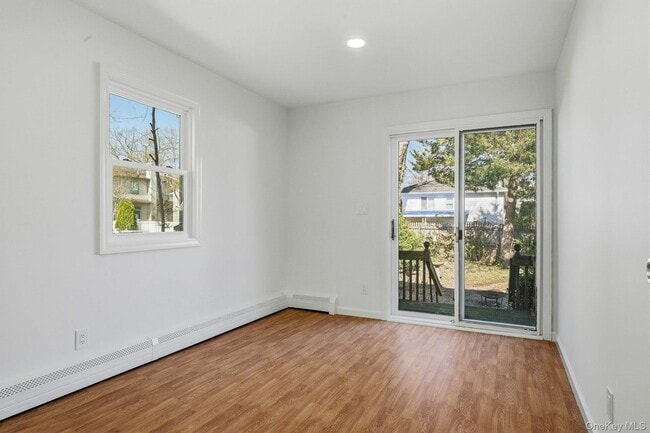 Building Photo - 35 Yennicock Ave