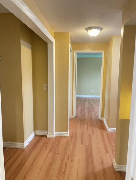 Building Photo - 660 Golden Springs Dr