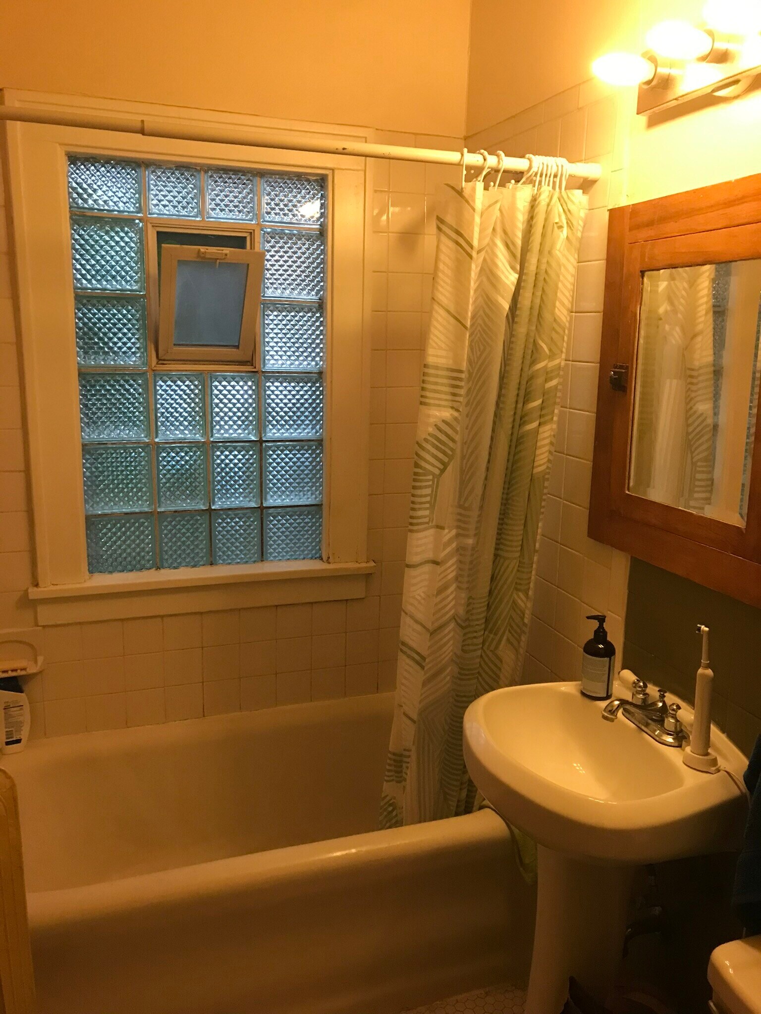 Bathroom - 1678 Charles Ave