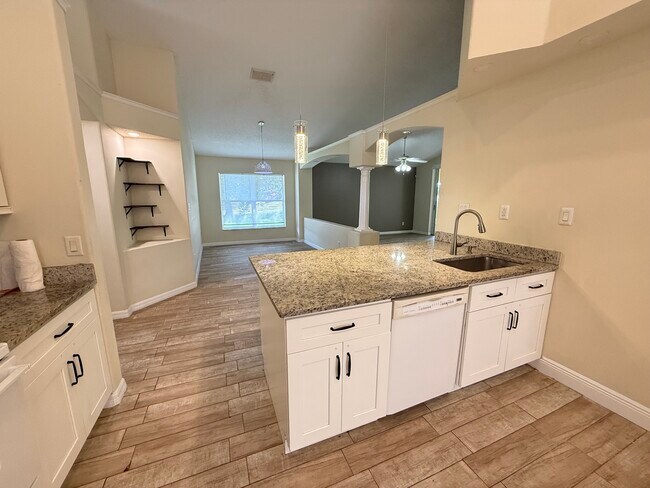 Building Photo - 1221 Singleton Cir