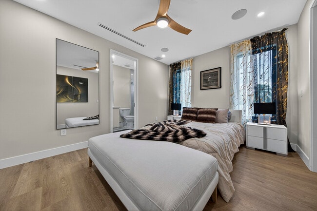 Building Photo - 1121 NE 17th Ave