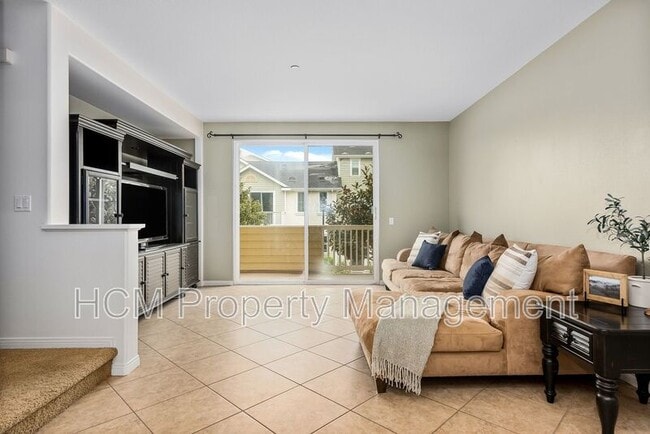 Building Photo - 315 Silk Tree