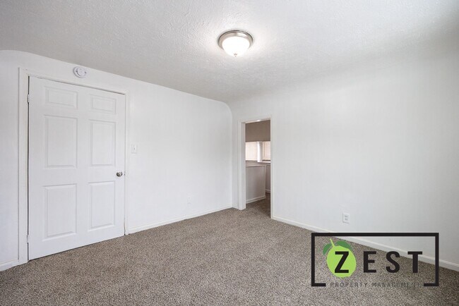 Building Photo - OPEN HOUSE- 12/23! 4PM-4:30PM! Beautiful 3 BED 1 BATH!