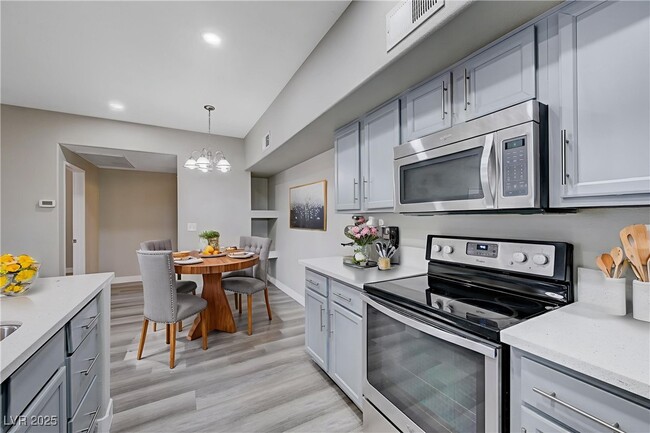 Building Photo - 2615 W Gary Ave