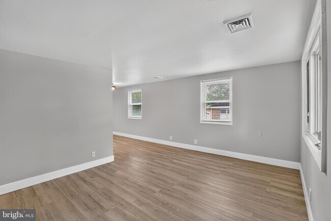 Building Photo - 1539 Reservoir Ave