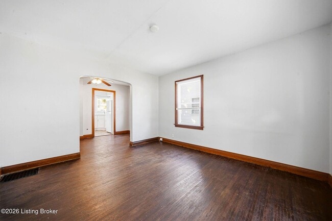 Building Photo - 1050 Oakwood Ave