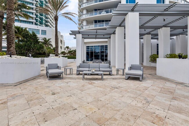 Building Photo - 3535 S Ocean Dr