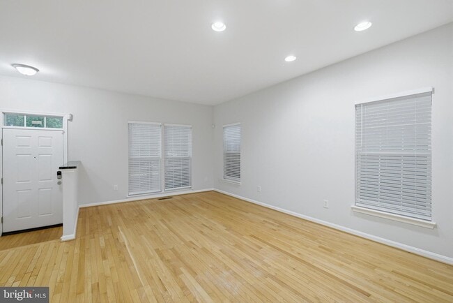 Building Photo - 45570 Trestle Terrace