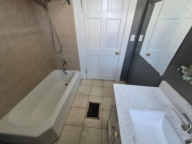 Building Photo - 348 Berry Ave