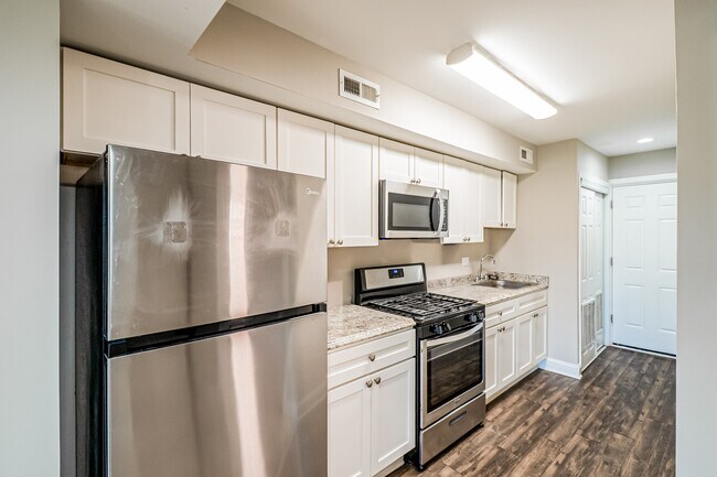 Building Photo - 2439 25th St SE