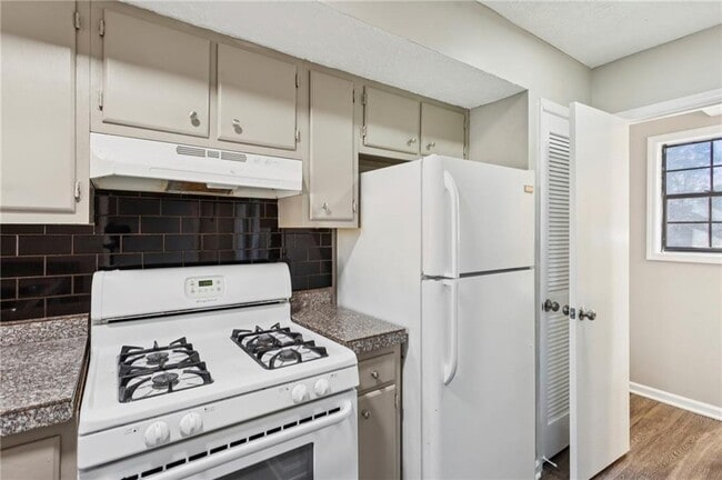 Building Photo - 752 Barnes Mill Trace NE