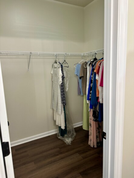 Building Photo - 1100 Kinsey Dr SE