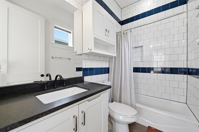 Building Photo - 3203 Locke Ln