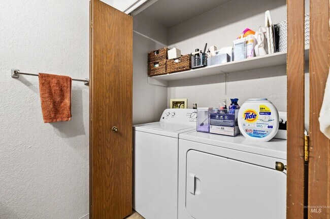 Building Photo - 10543 W Poppy St