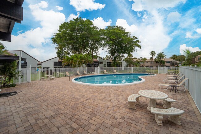 Building Photo - 1672 Cypress Pointe Dr