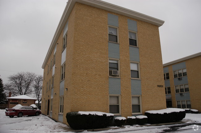 Building Photo - 9801 S Kedzie Ave