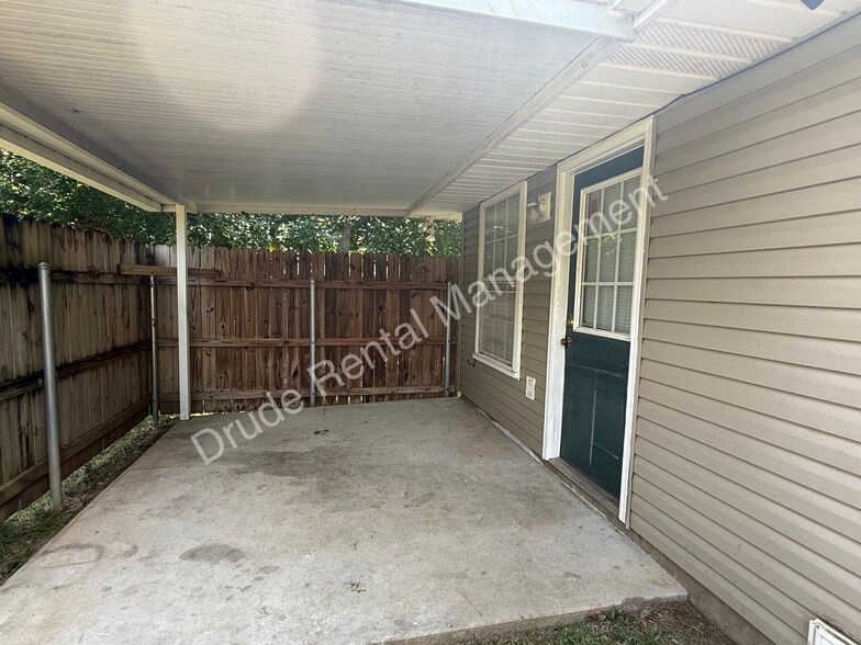 Building Photo - 508 Cedar Ln