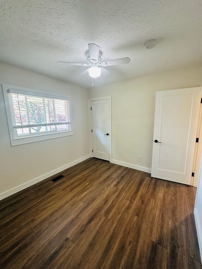 Building Photo - Charming and Updated Cul-de-Sac Gem with Year-Round Sunroom and Spacious Backyard!