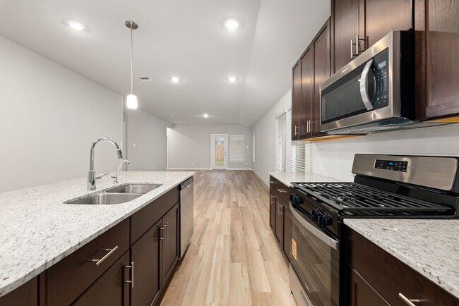 Building Photo - 6623 Castella Dr