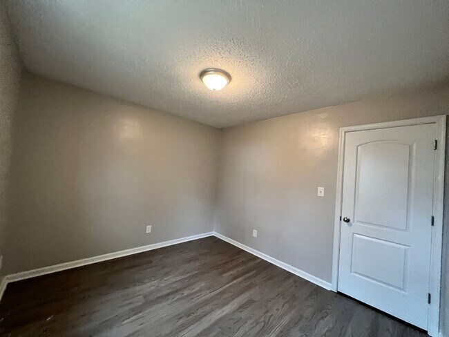 Building Photo - Four bedroom home in Norfolk - Beautiful Backyard