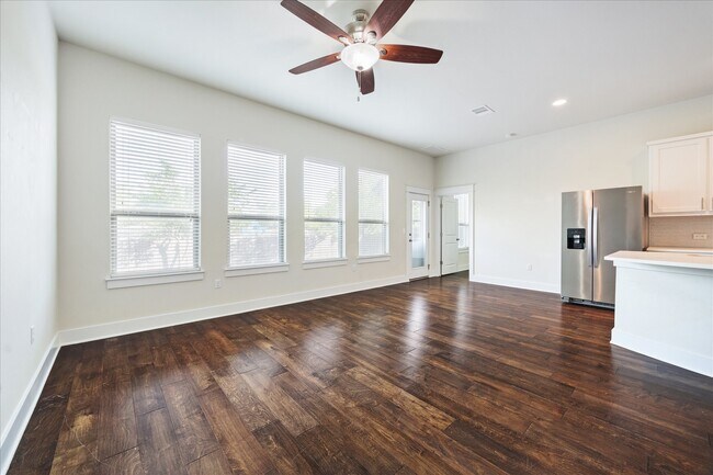 Building Photo - 13001 Hymeadow Dr