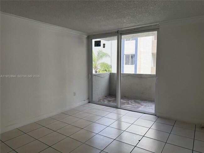 Building Photo - 10000 NW 80th Ct