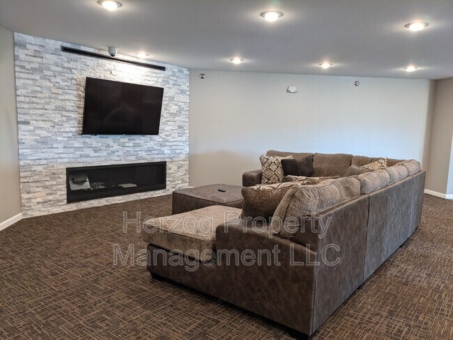 Building Photo - 1021 30th St NW