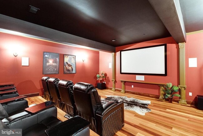 Building Photo - 612 Rivercrest Dr
