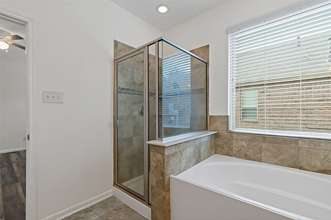 Building Photo - 25435 Autumn Woods Dr