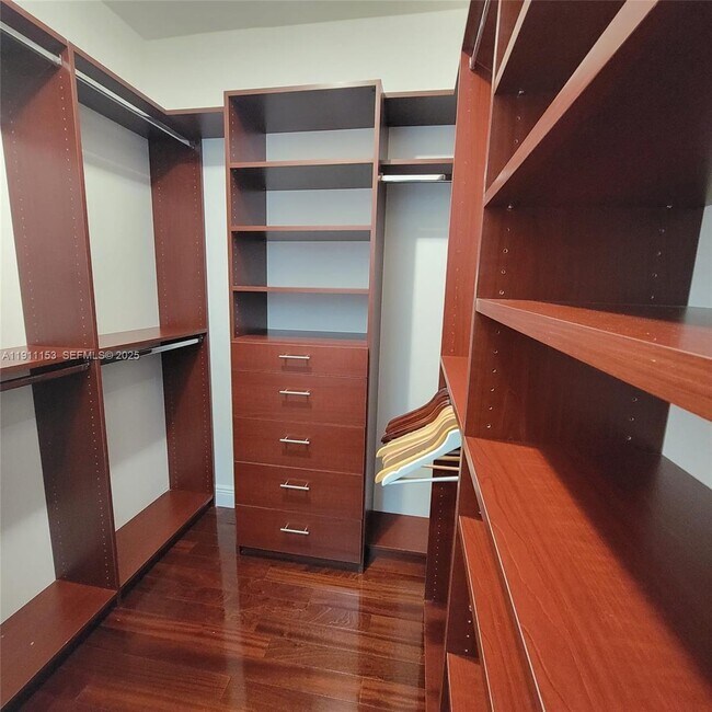 Building Photo - 2775 NE 187th St