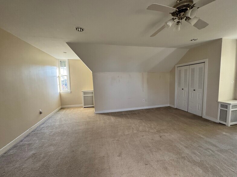 Building Photo - 220 Stockton St