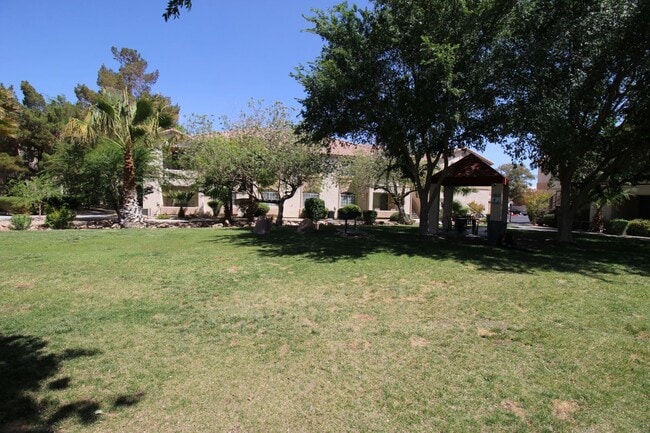 Building Photo - 3 bedroom 2 bathroom Summerlin condo!