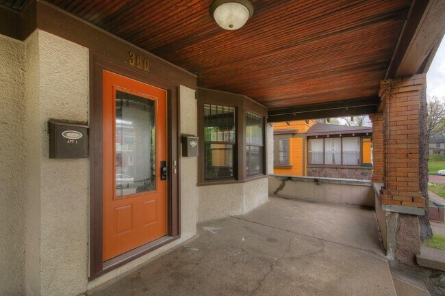 Building Photo - 360 Richard Terrace SE