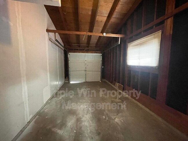 Building Photo - 3125 St Catherine St