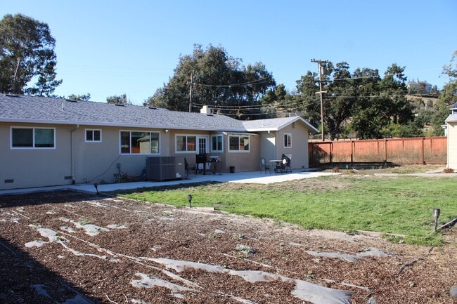 Building Photo - Updated 3 Bedroom, 2 Bathroom Single Family Home in Rural Danville Location