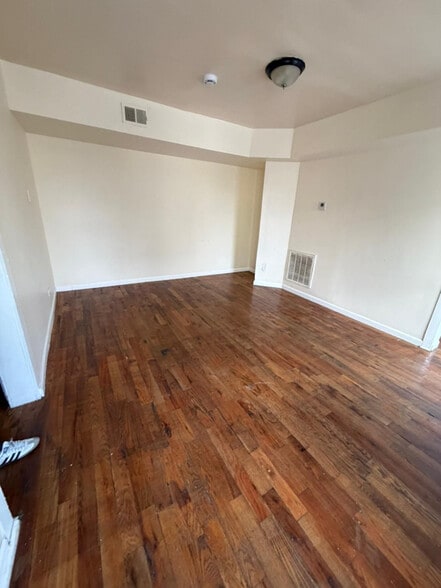 Building Photo - 113 Delavan Ave