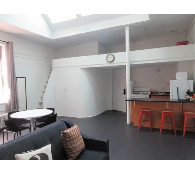 Building Photo - 245 W North Ave