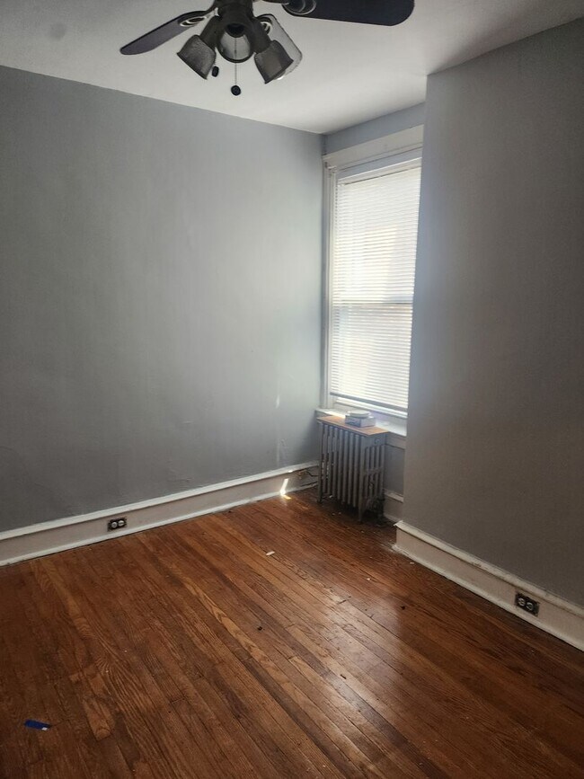 Building Photo - East Oak Lane House for rent with front porch and rear yard