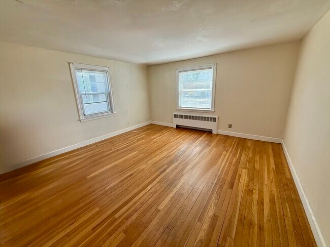 Building Photo - 27 Hartwell St