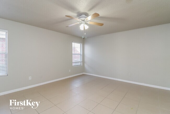 Building Photo - 3913 Fox Run Dr