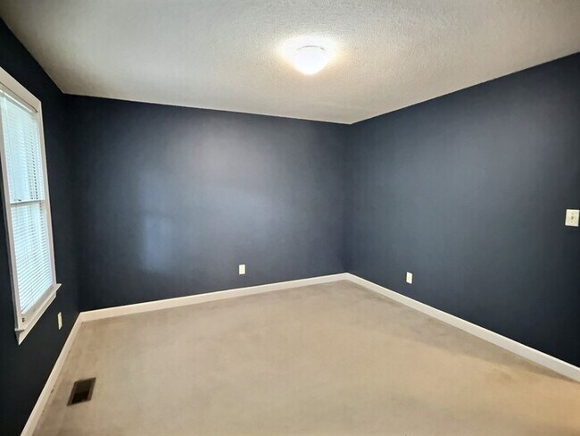 Building Photo - 7 Preakness Dr