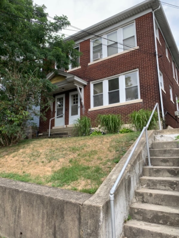 Building Photo - 313 311 Augusta St