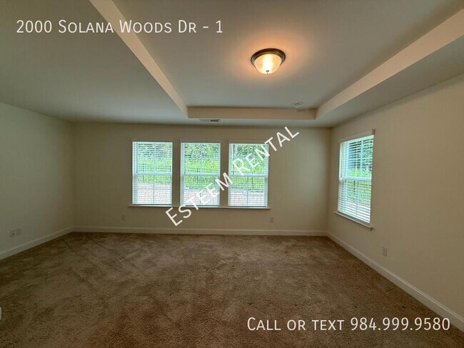 Building Photo - 2000 Solana Wds Dr